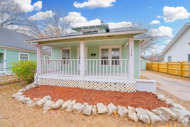 Building Photo - 1328 S Greenwood Ave Rental