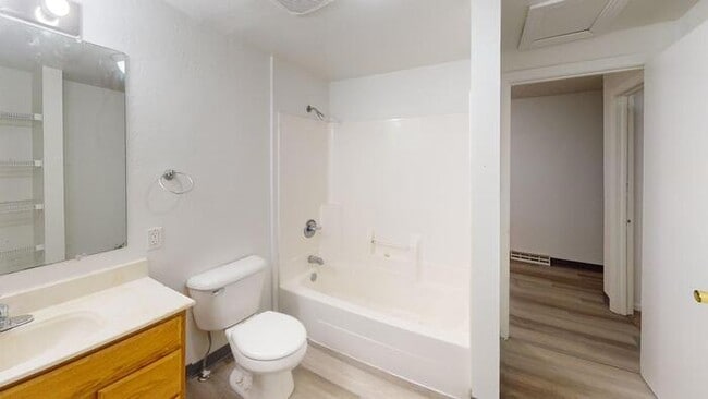 Photo - 630 3rd Ave SE