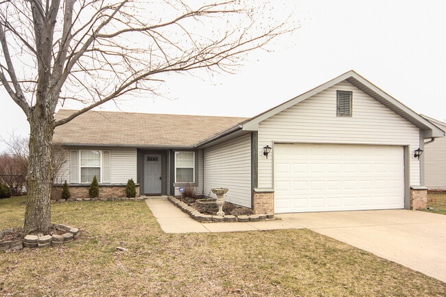 Building Photo - 3 Bedroom Ranch with Pond View in Pike Township
