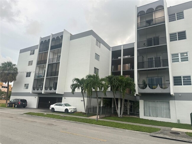 Photo - 4680 W 13th Ln Unidad 214 Rental