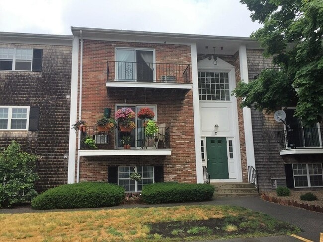 Building Photo - 4 Chapel Hill Dr Unit 2 Rental