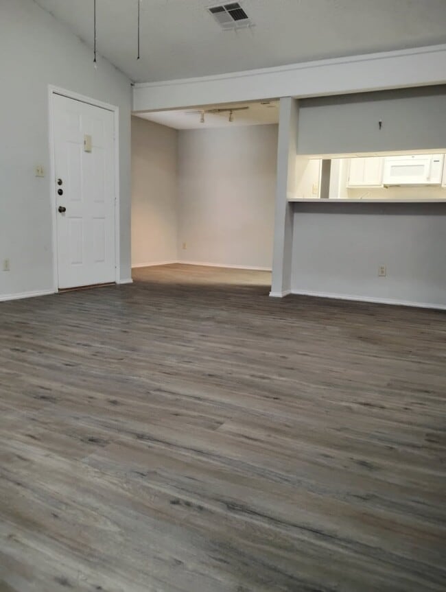 Living/Dining Room - 1202 Thorpe Ln Unit 216