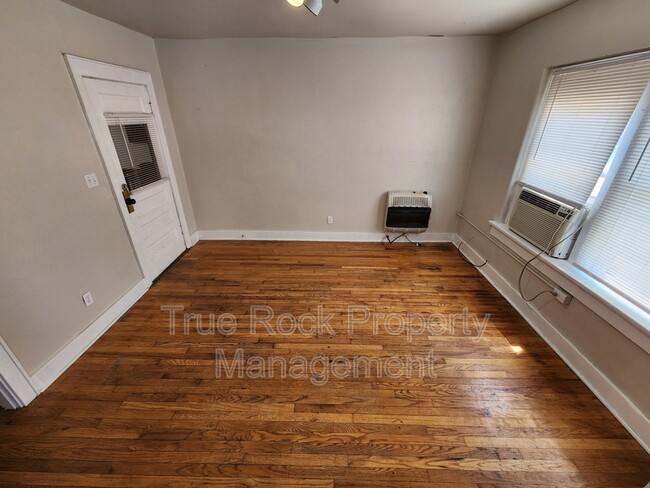Photo - 804 E Main Apt 2