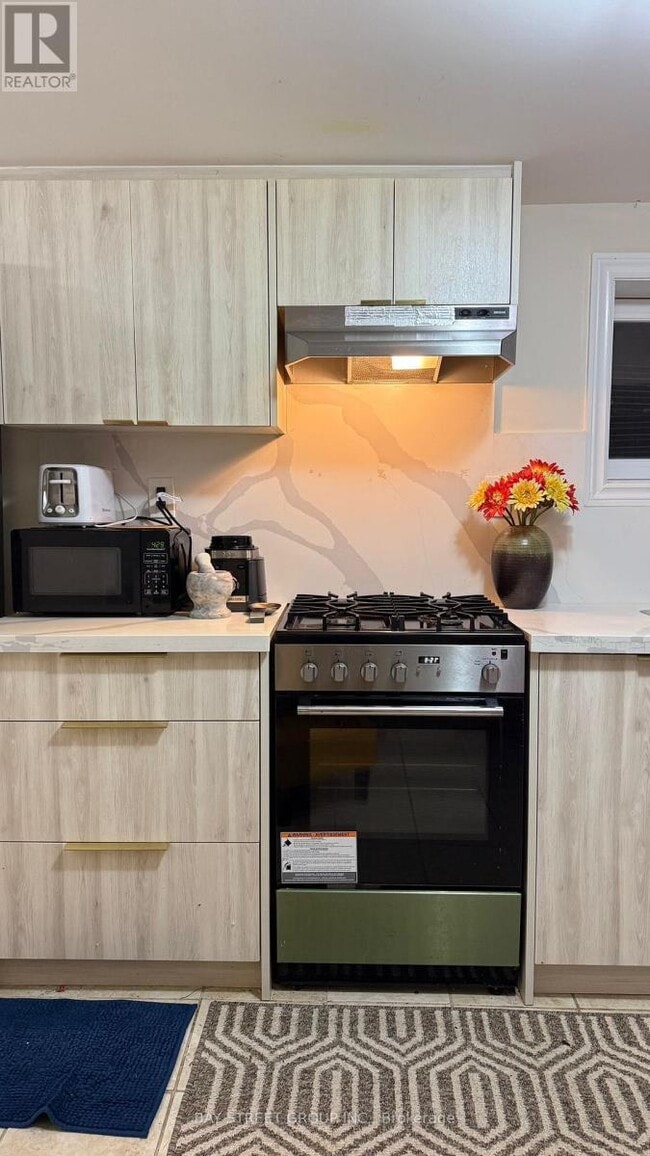 Photo - 657 Pharmacy Ave