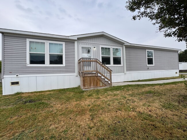 Photo - 48599 Lakeview E