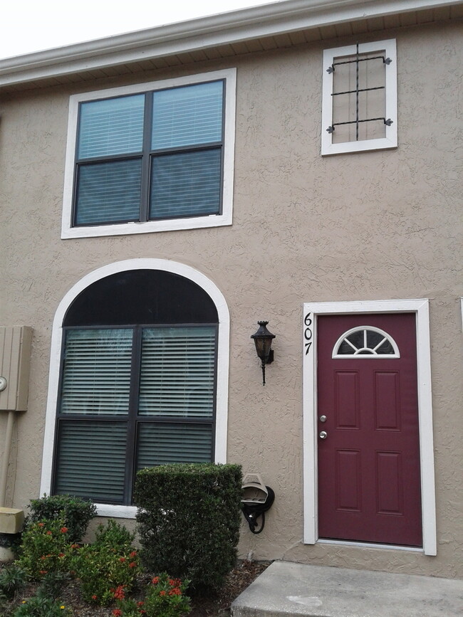 Building Photo - 2/2.5 WINTER SPRINGS