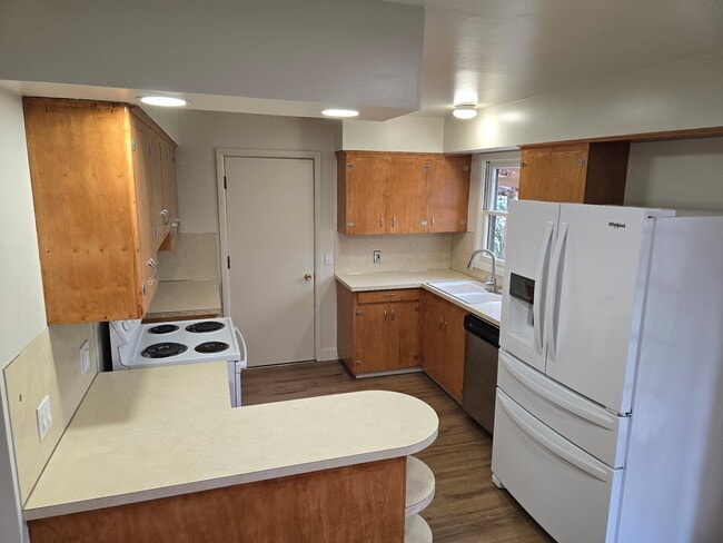 Photo - 11824 NE Stanton St