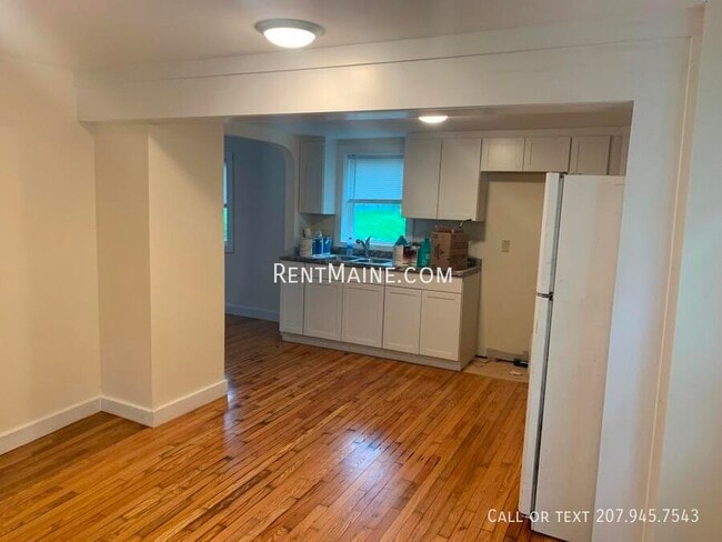 Photo - 558 S Main St
