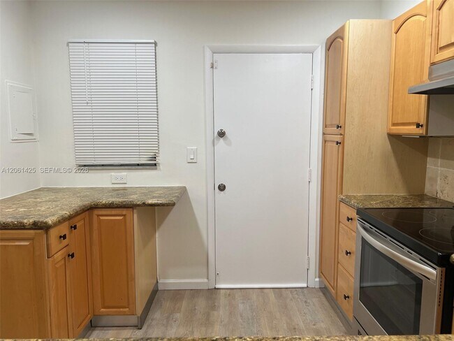 9159 SW 77th Ave Unit 113