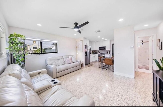 30 Northwest Dr Unit 1
