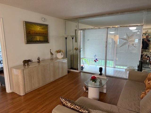 Photo - 8990 S Hollybrook Blvd Unidad 302