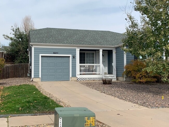 Building Photo - Open floorplan in Stetson Hills Rancher!