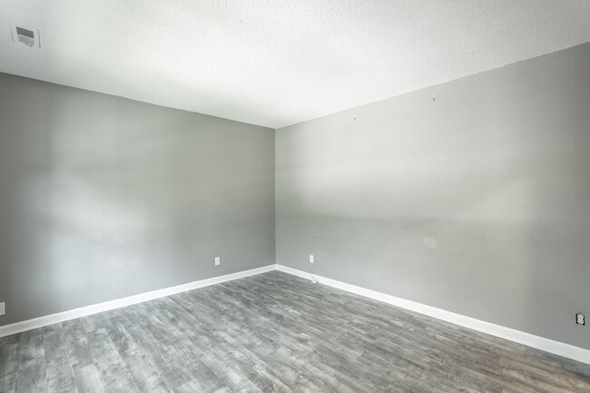 Building Photo - 508 Ely Rd Unit A