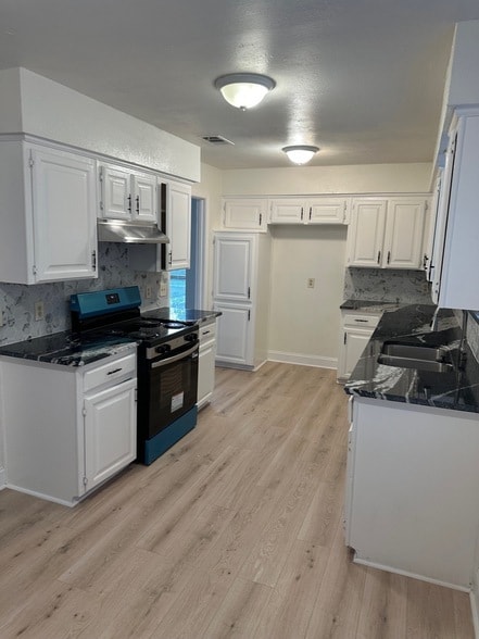 Photo - 718 Maple Glen Dr