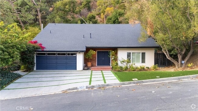 Building Photo - 9767 Blantyre Dr Rental