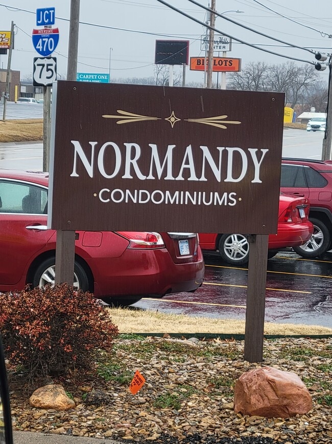 Building Photo - 2801 SW Prairie Rd Unit #1