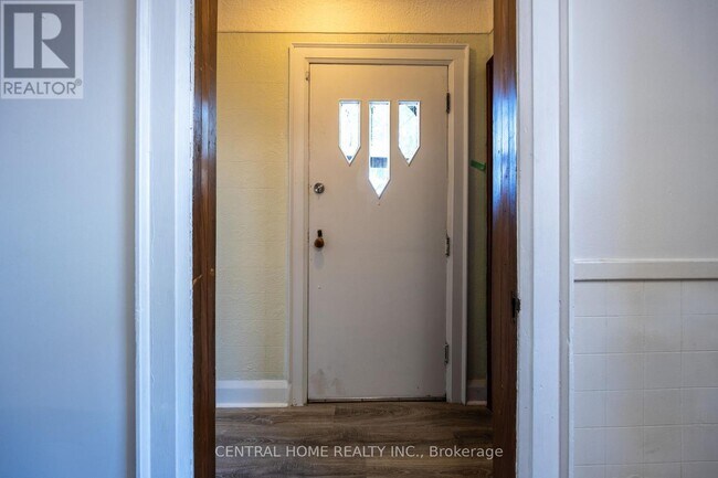 Photo - 1650 King St E