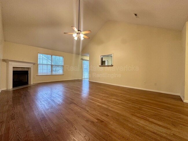 Photo - 1720 Hawk Run Ln