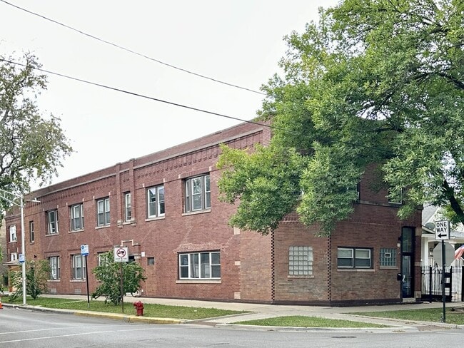 Building Photo - 2548 N Kildare Ave Unit J08W Rental