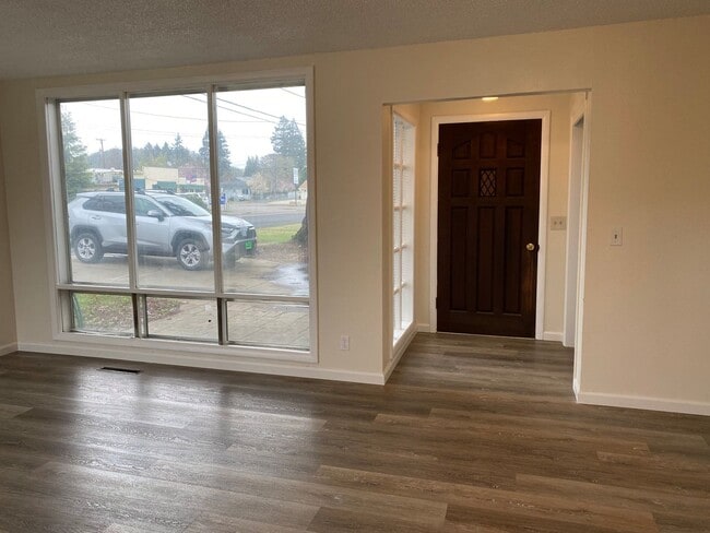 Photo - ~3 Bedroom Hucrest Home~