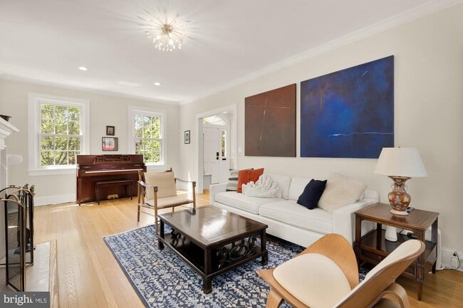 Photo - 3915 Livingston St NW