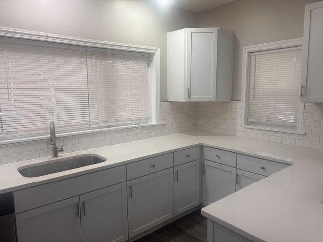 Photo - 177 - 501 Montgomery- Unit 1