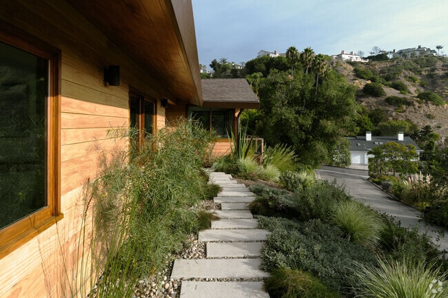 Building Photo - 1336 Las Canoas Rd Rental