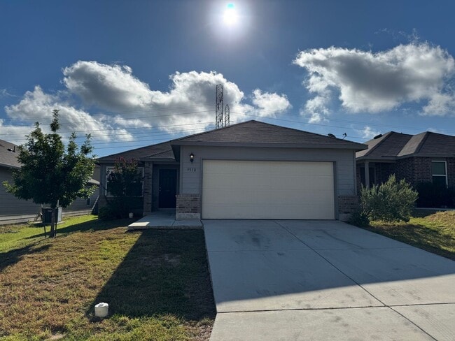 Building Photo - CUTE ONE STORY HOME FEATURING 3 BEDROOMS /...