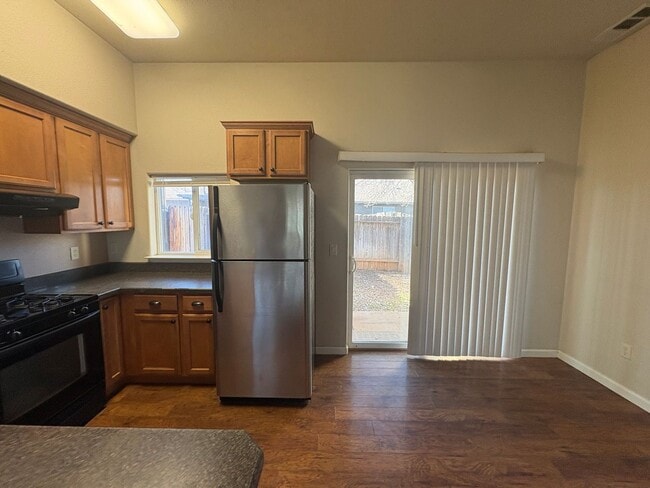 Photo - Brokeoffmtn19745/19747 Unit 19747