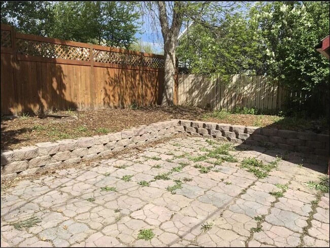 Photo - 718 E Broadway St