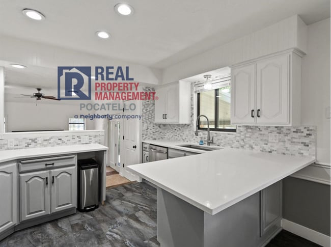 Photo - 5 Bedroom Home - University Area - Must See - Pet (dog) Negotiable