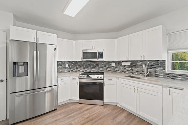 Photo - 4 W Greenway Dr Unit 203