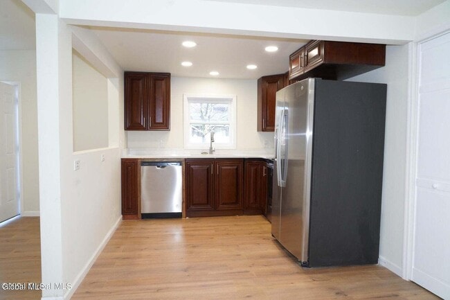 Photo - 21 Van Heusen St Unit 2