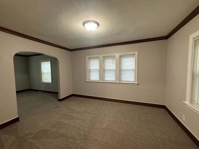2601 E Walnut St Unidad 2603 E Walnut Street