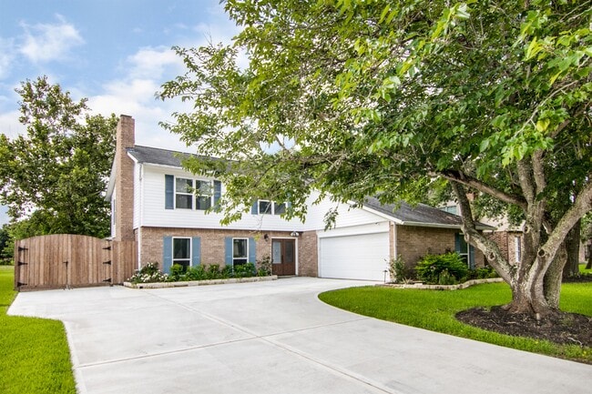 Building Photo - 255 E Castle Harbour Dr