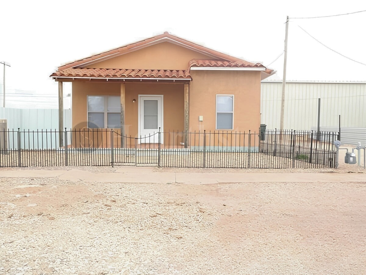 Photo - 1405 Ross St