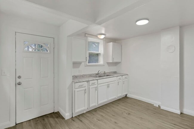 Building Photo - 657-659 S Burgess Ave Unit 659