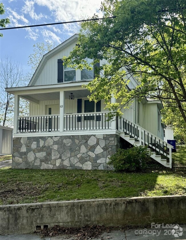 Building Photo - 102 Holland St Rental