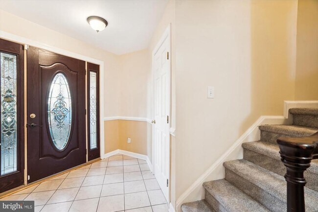 Photo - 10736 Folkestone Way