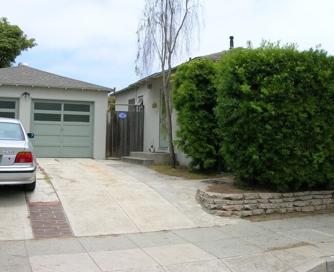 Building Photo - 2325 10th St.