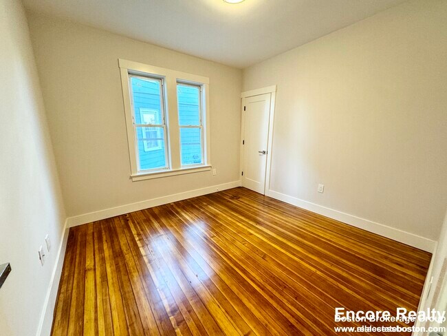 Photo - 147 E Cottage St Unit 1