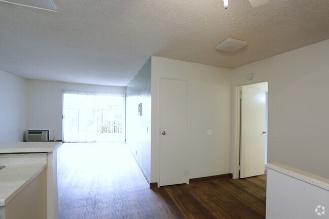 1 Bedroom-740SF