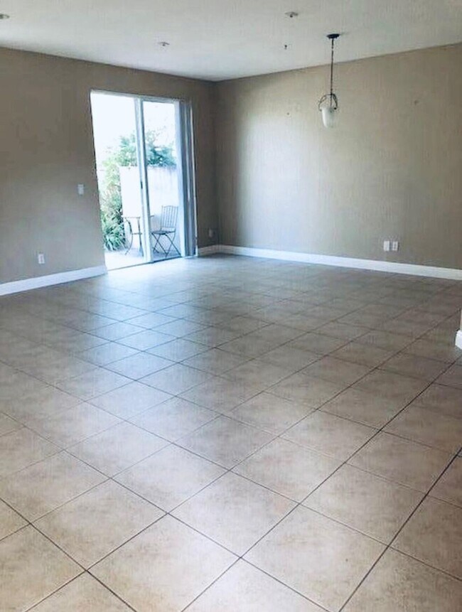 Photo - 9715 Darlington Pl