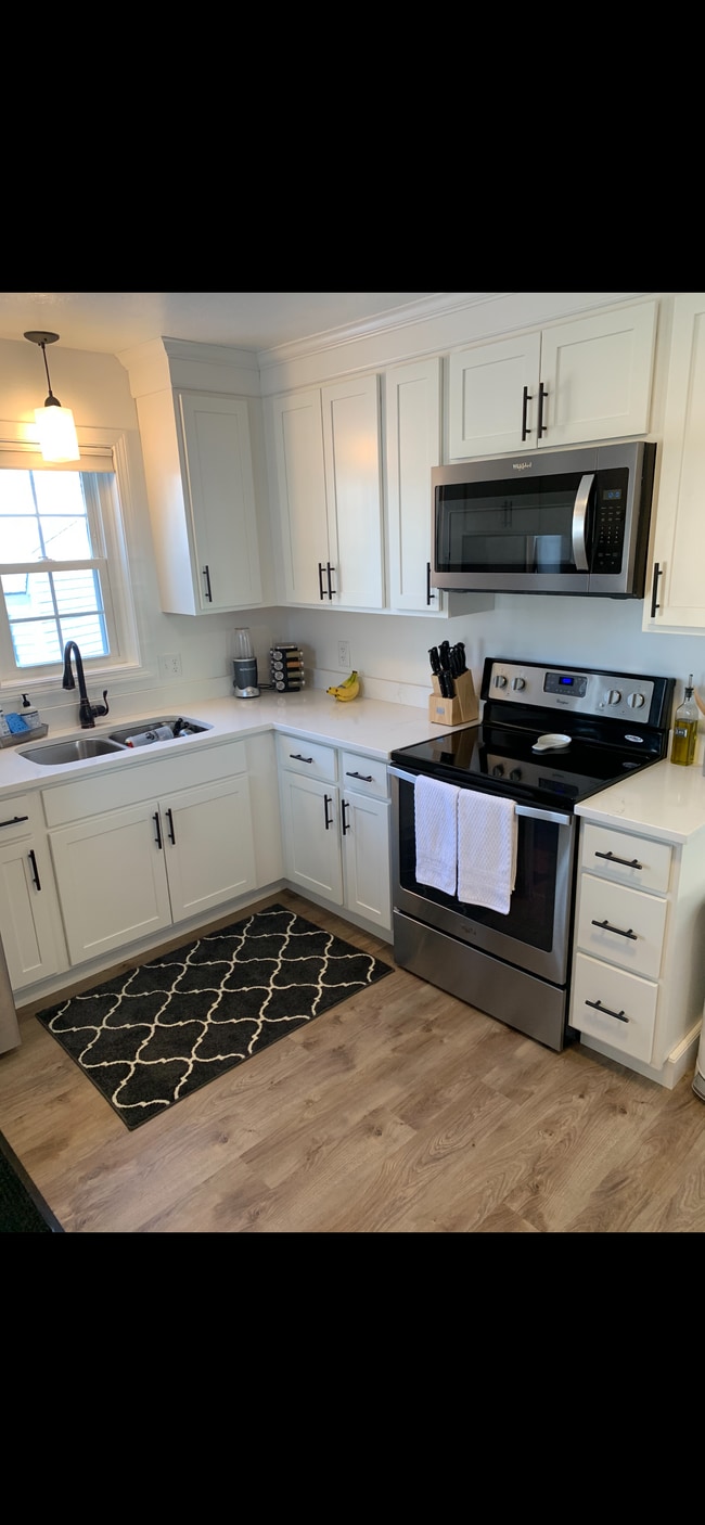 Building Photo - 22 Seavey St Unit 1 Rental
