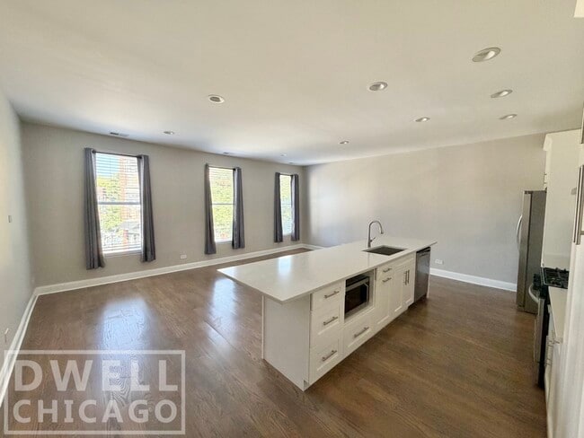 Building Photo - 4101 N Lincoln Ave Unit 4103