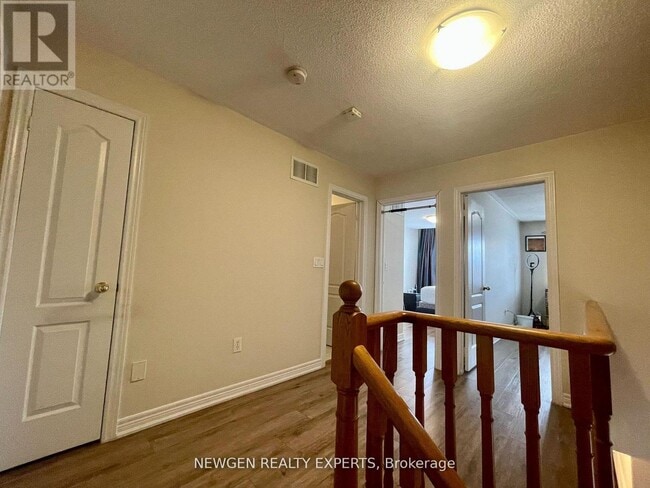 Photo - 42 Crystalview Crescent