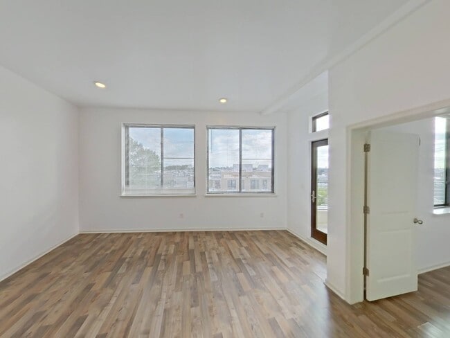 333 Earp Street