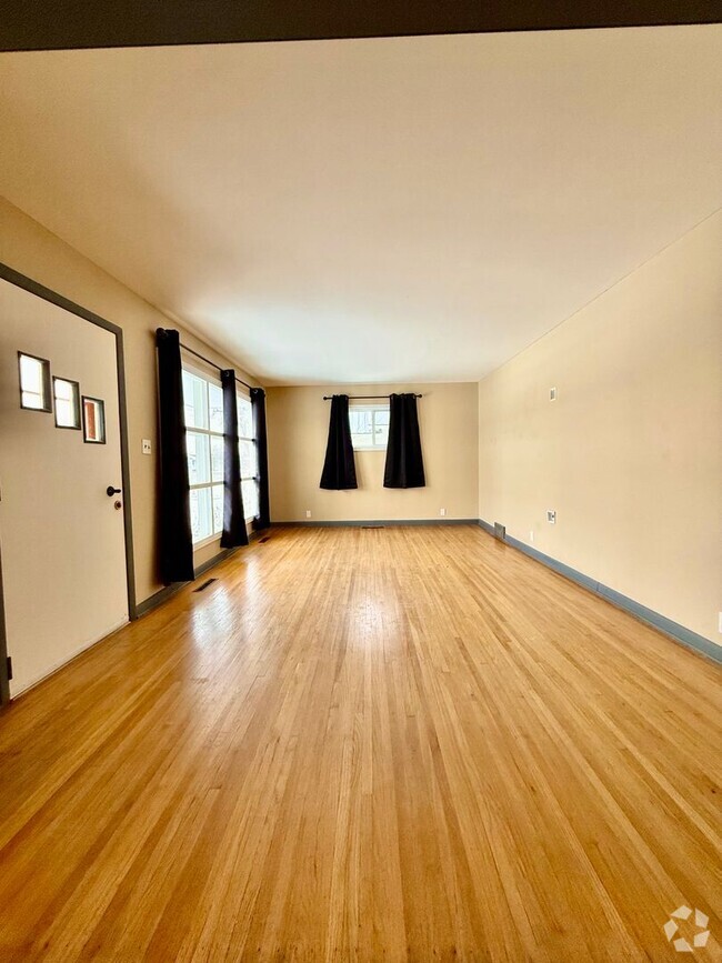 Building Photo - Spacious 3-Bedroom Home for Lease – Prime ...