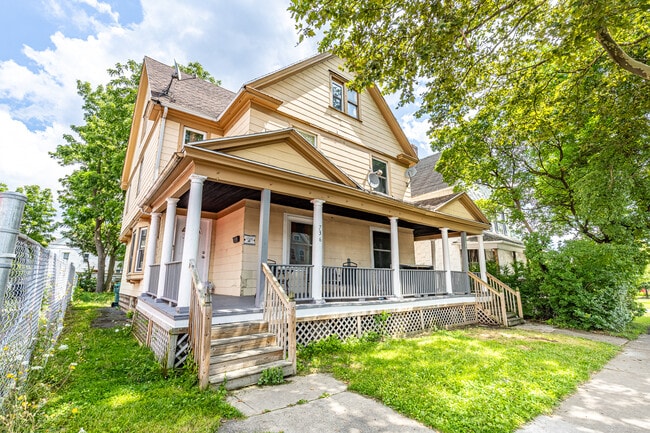 Photo - 734 Dewey Ave
