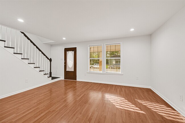 Photo - 715 N 1st St